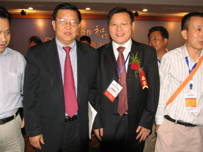 天欣科技董事長(cháng)王五星與入世談判專(zhuān)家、博鰲論壇秘書(shū)長(cháng)龍永圖合影